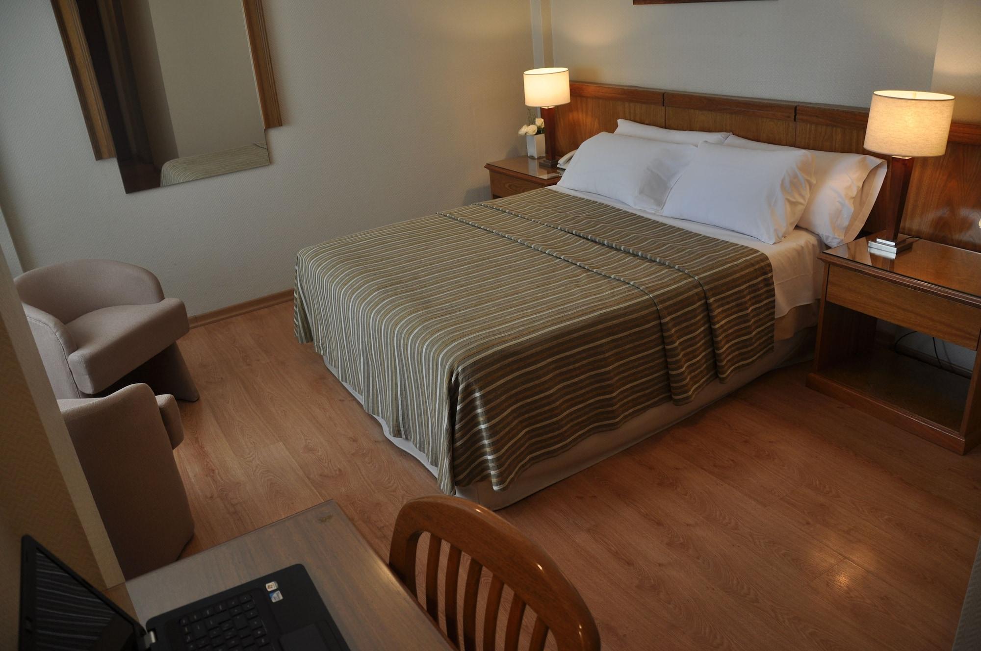 Hotel Solans Presidente Rosario Esterno foto